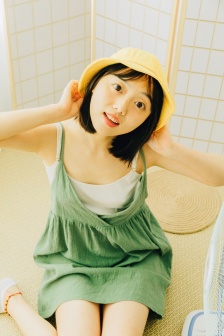 女生泳衣遮肚子